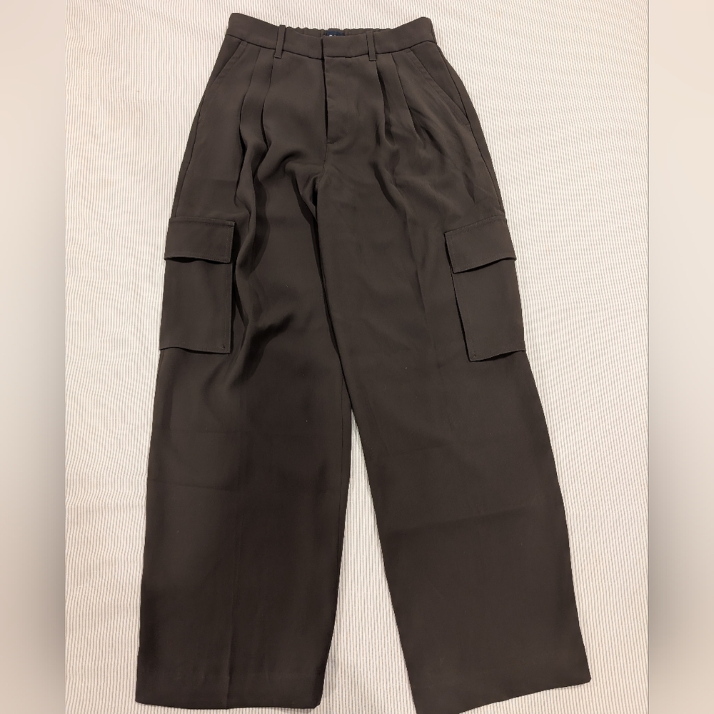 GAP 365 High Rise Cargo Pleated Trousers in brown, women’s size 6 - Picture 14 of 15